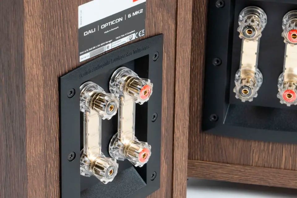Desvelamos el misterio de los terminales A+B en tu amplificador Terminales de altavoz