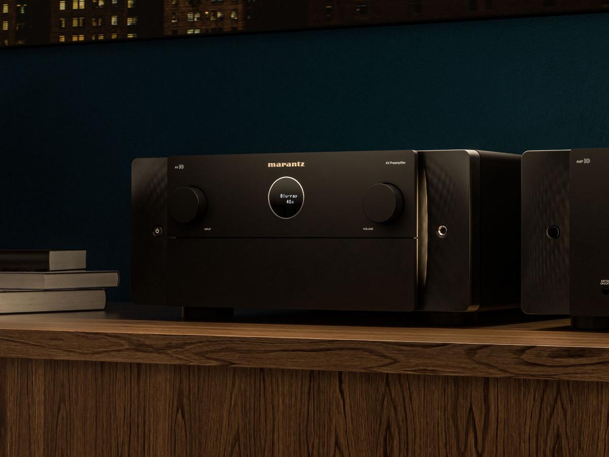 Marantz AV10 Marantz AV10 <strong>Diseño</strong> atemporal y materiales premium