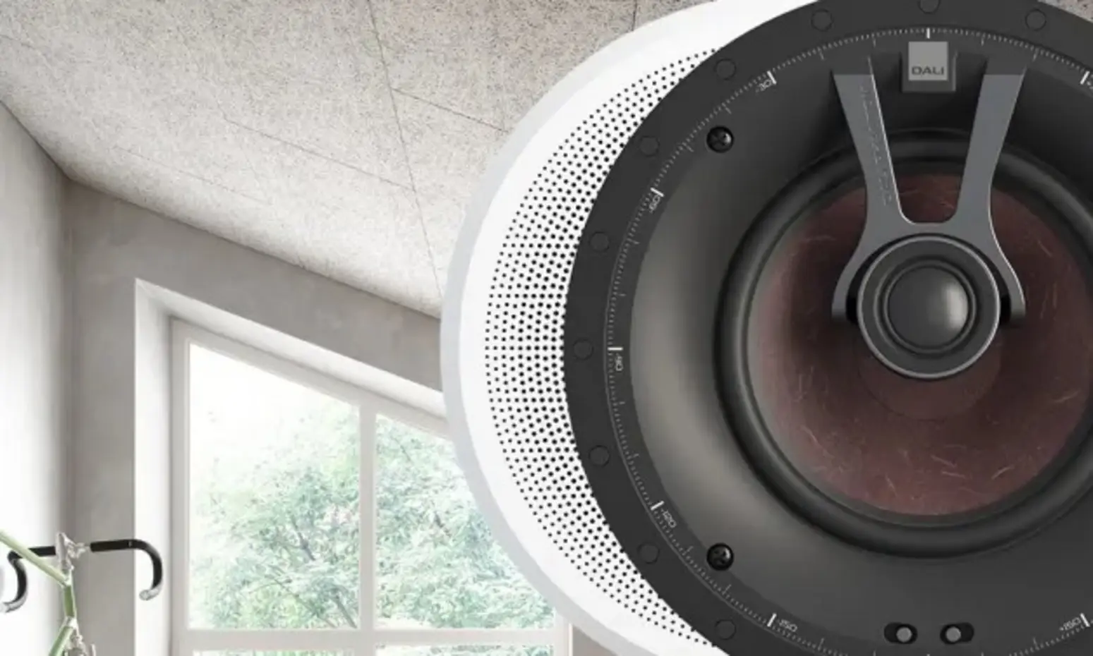 Dali Phantom K-60 El Dali Phantom K-60 muestra sus altavoces y su elegante diseño de montaje en techo.