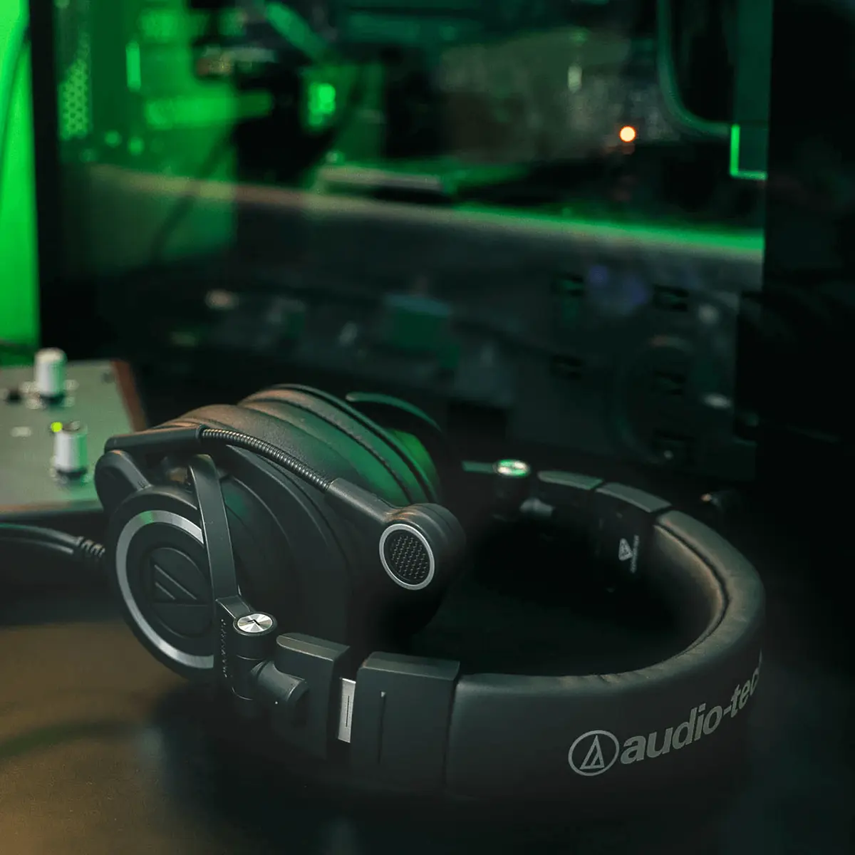 Audio-Technica ATH-M50xSTS-USB Audio-Technica ATH-M50xSTS-USB <strong>Uso</strong> práctico en streaming, podcast y teletrabajo