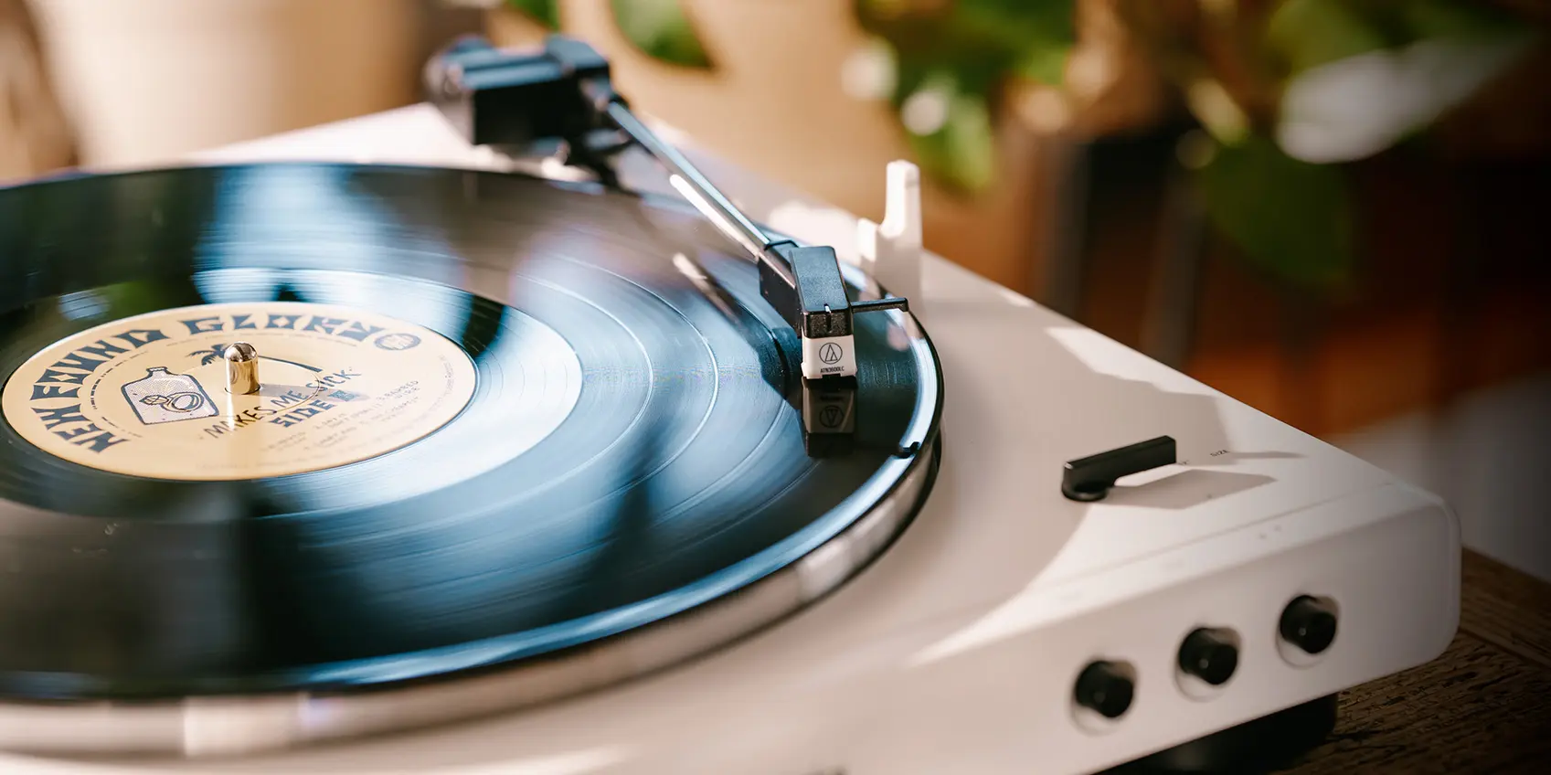 Audio-Technica ATN3600LC <strong>Diseño</strong> actualizado con cuerpo blanco estilizado