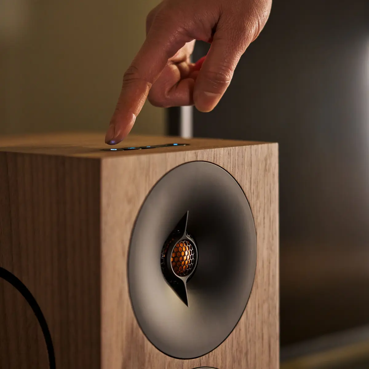 Cambridge Audio L/R M Cambridge Audio L/R M <strong>StreamMagic Gen 4</strong>: streaming de alta resolución integrado