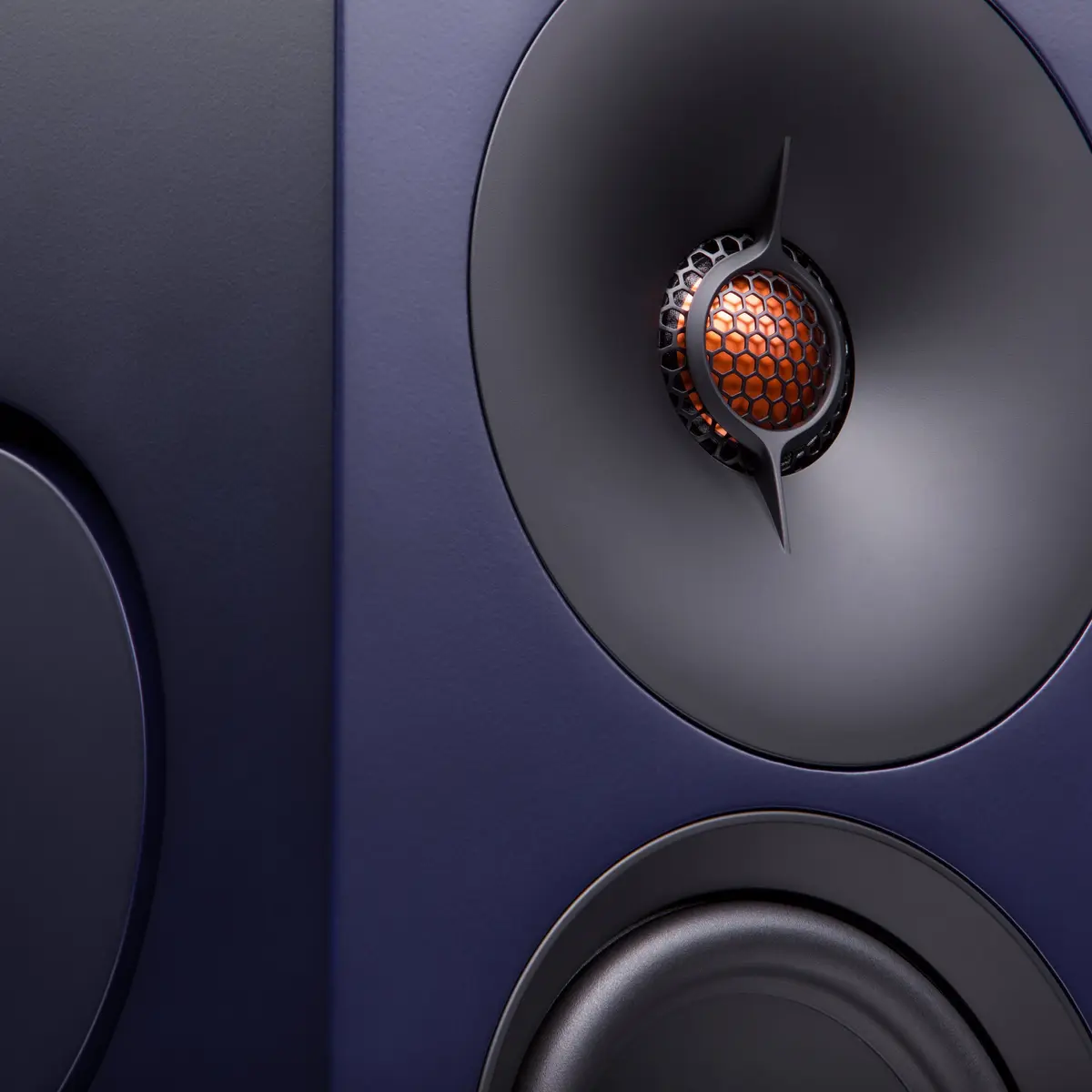 Cambridge Audio L/R X Cambridge Audio L/R X <strong>Diseño acústico</strong>: tweeter Torus y doble woofer por canal