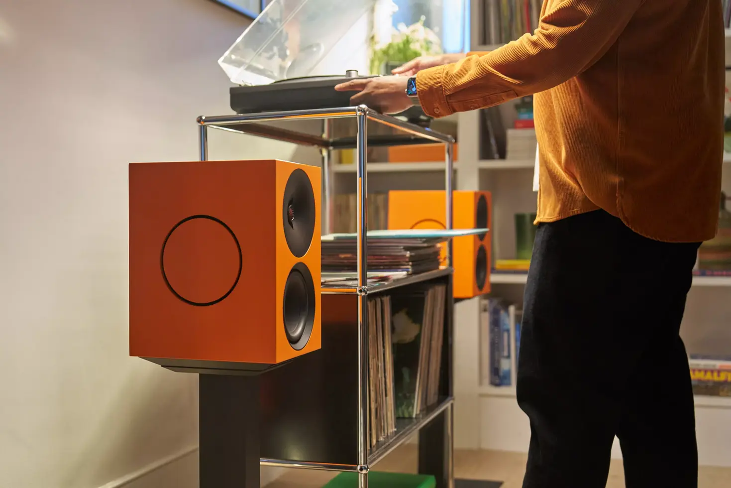 Cambridge Audio L/R X Cambridge Audio L/R X <strong>Formato compacto</strong>, acabados y opciones de colocación