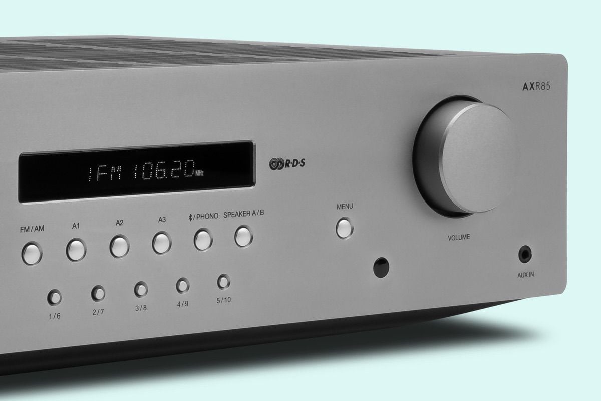 Cambridge Audio AXR100 Detalle del frontal del Cambridge Audio AXR85