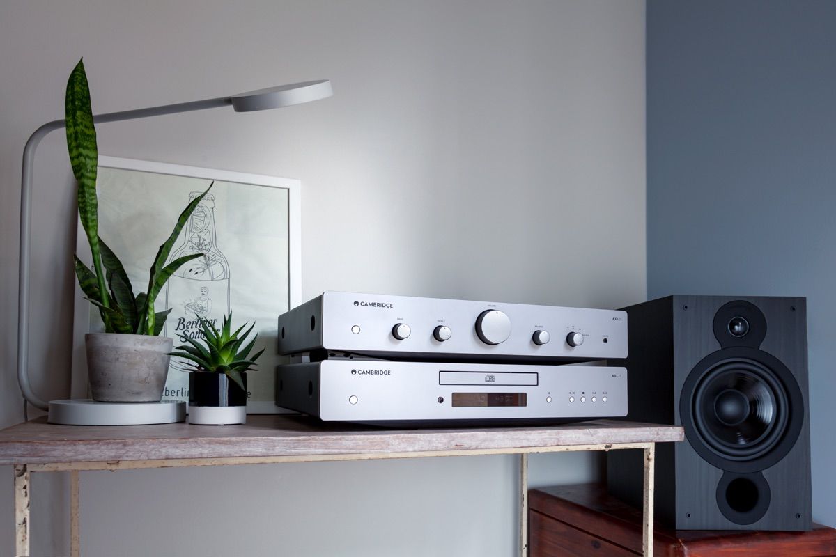 Cambridge Audio AXA25 Cambridge Audio AXA25 con lector de cds y altavoces